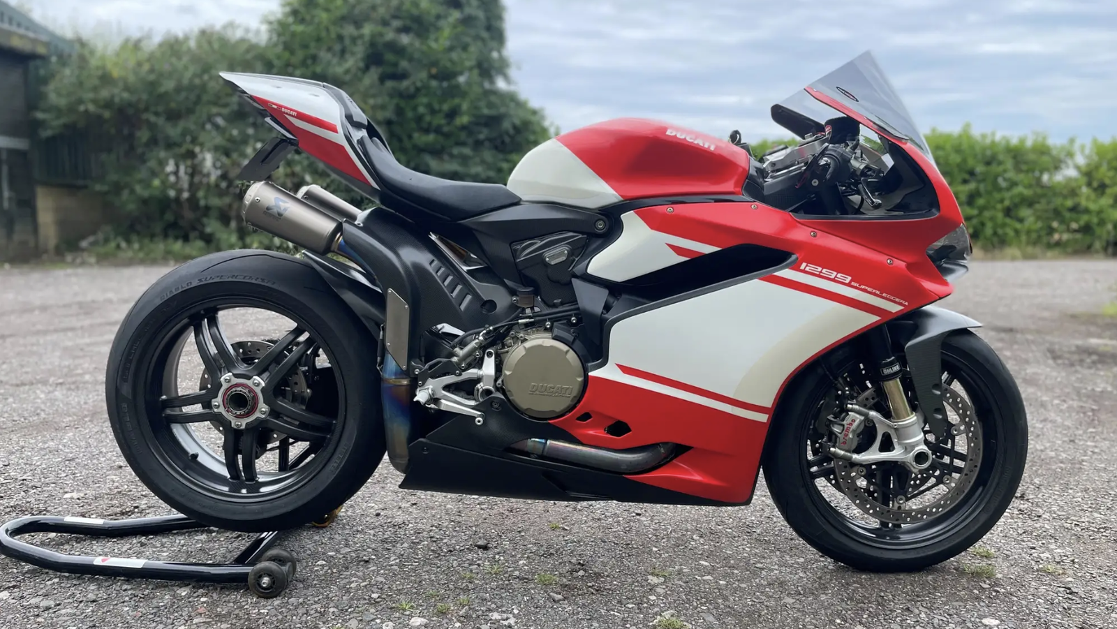 Ducati 1299 Superleggera - side